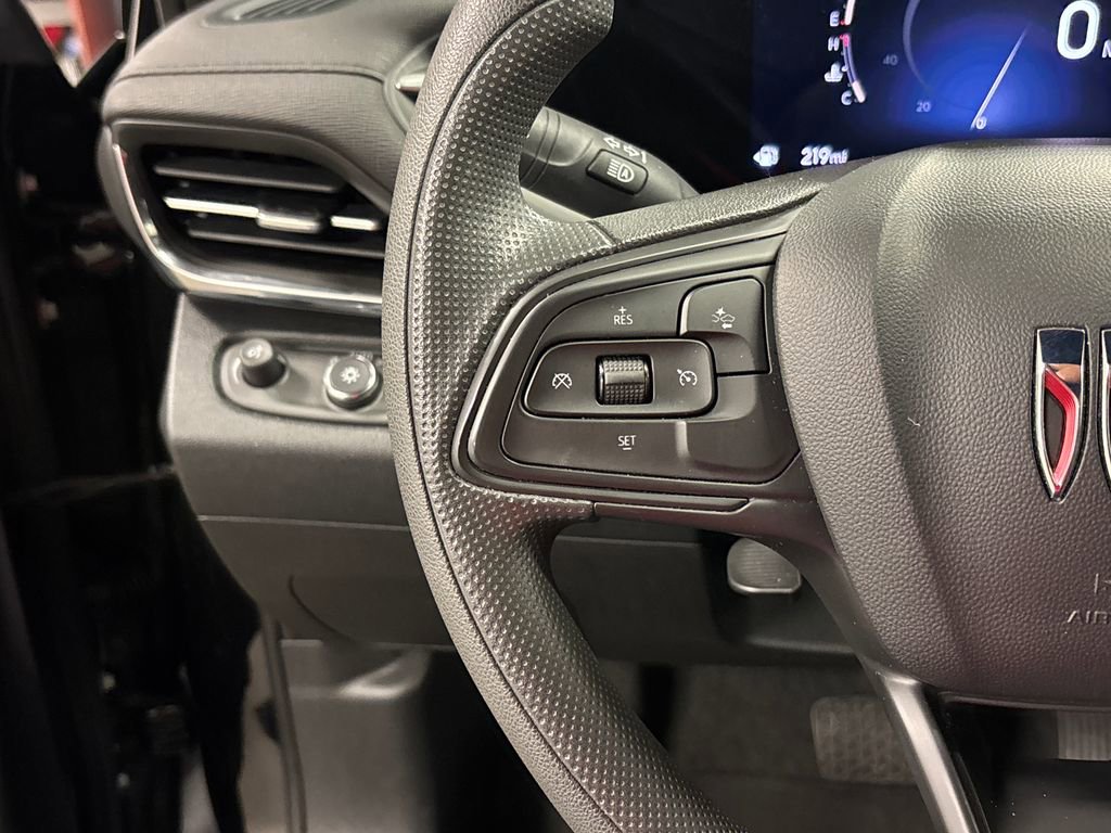 Used 2025 Buick Envista Preferred FWD image 31