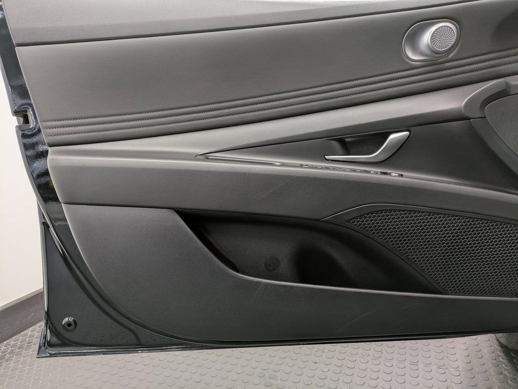 Used 2023 Hyundai Elantra SEL w/ Convenience Package image 8