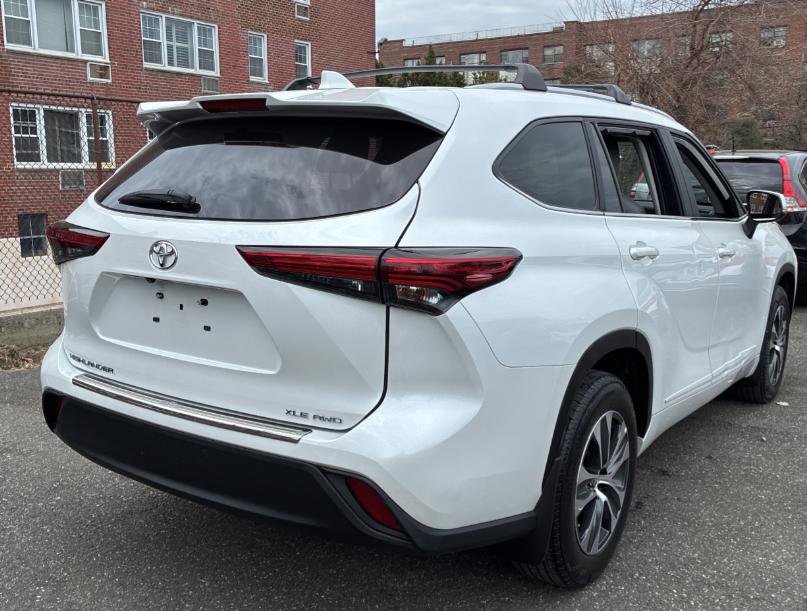 Used 2023 Toyota Highlander XLE image 5