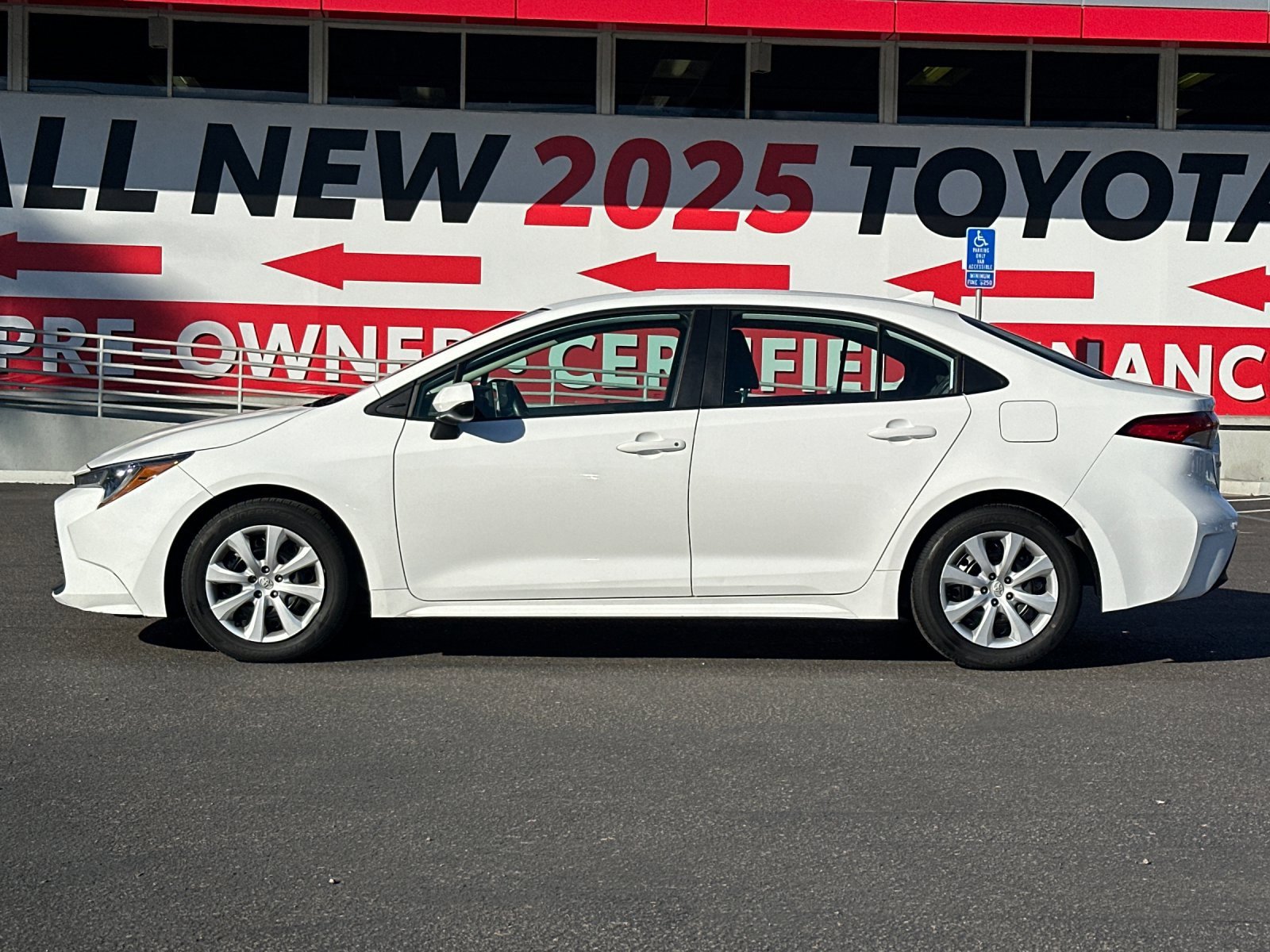 Used 2024 Toyota Corolla LE video 2