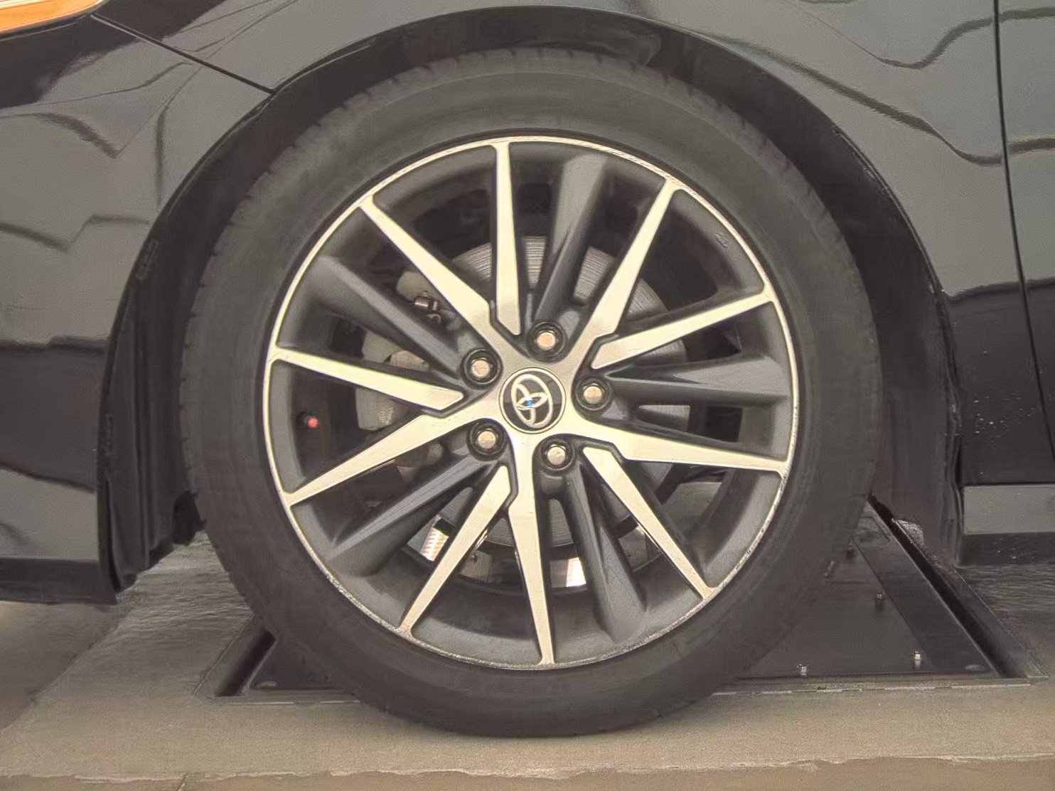 Used 2022 Toyota Camry XLE FWD image 11
