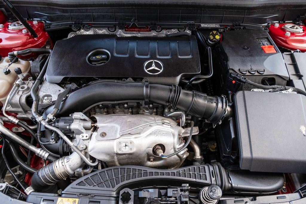 Used 2021 Mercedes-Benz GLB 250 4MATIC image 31