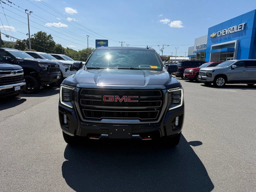 Used 2023 GMC Yukon XL AT4 w/ Technology Package AWD/4WD image 3
