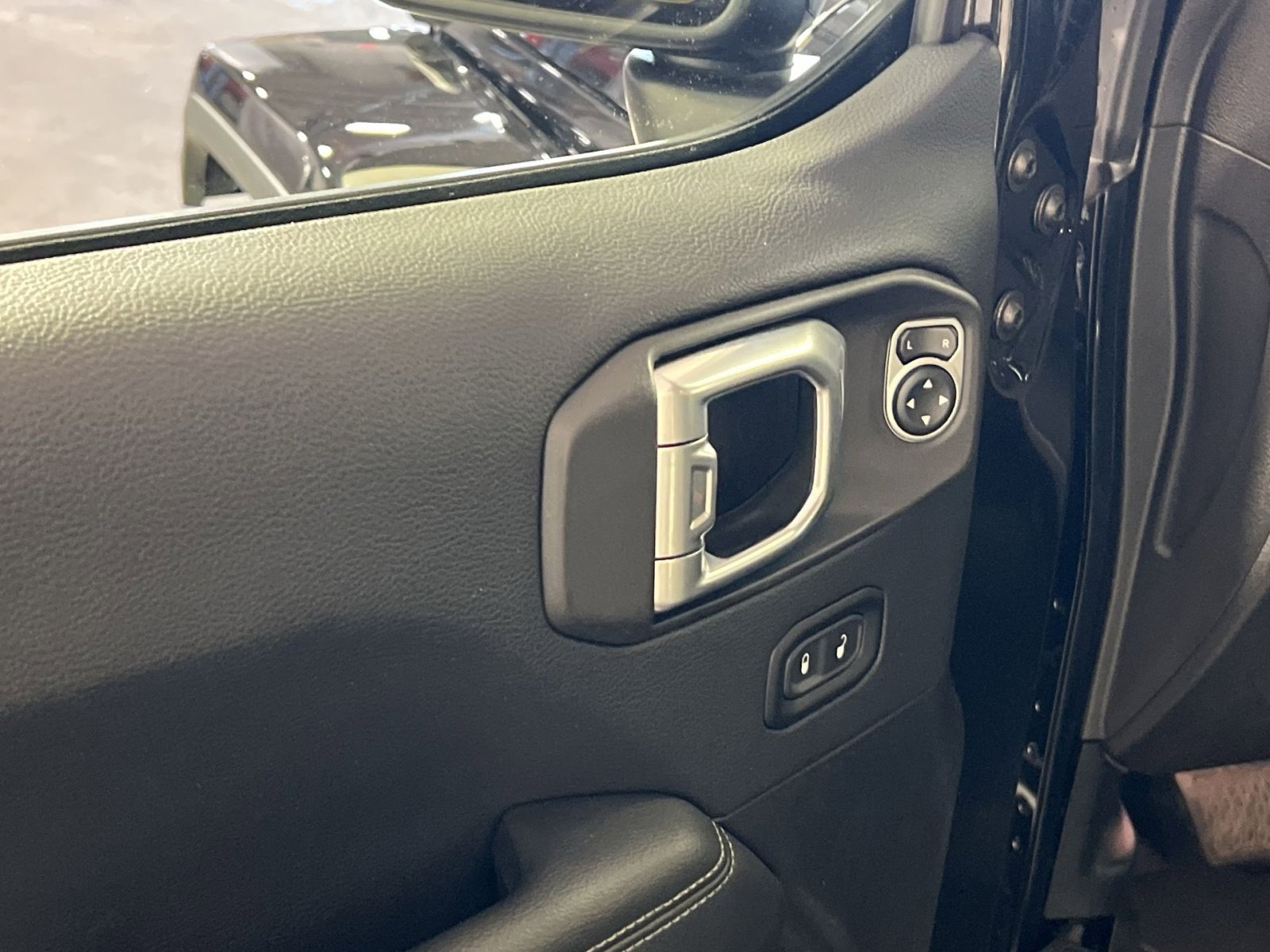 Used 2019 Jeep Wrangler Unlimited Sahara image 15