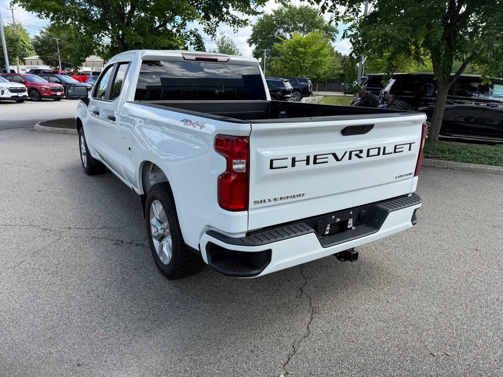 Used 2019 Chevrolet Silverado 1500 Custom w/ Custom Value Package AWD/4WD image 3