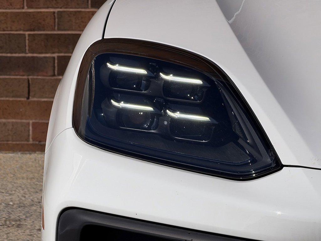 Certified 2025 Porsche Cayenne image 12