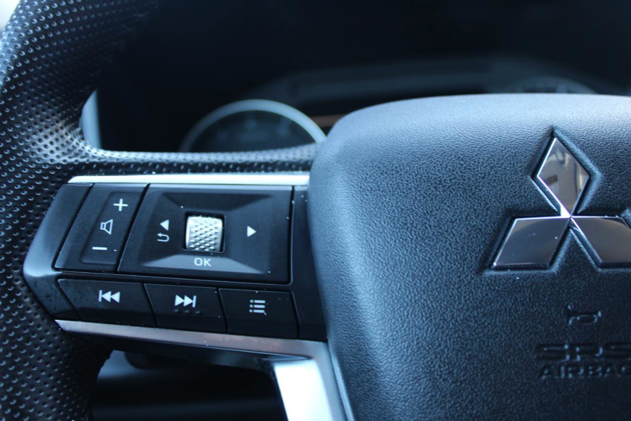 Used 2024 Mitsubishi Outlander SE Black Edition image 19