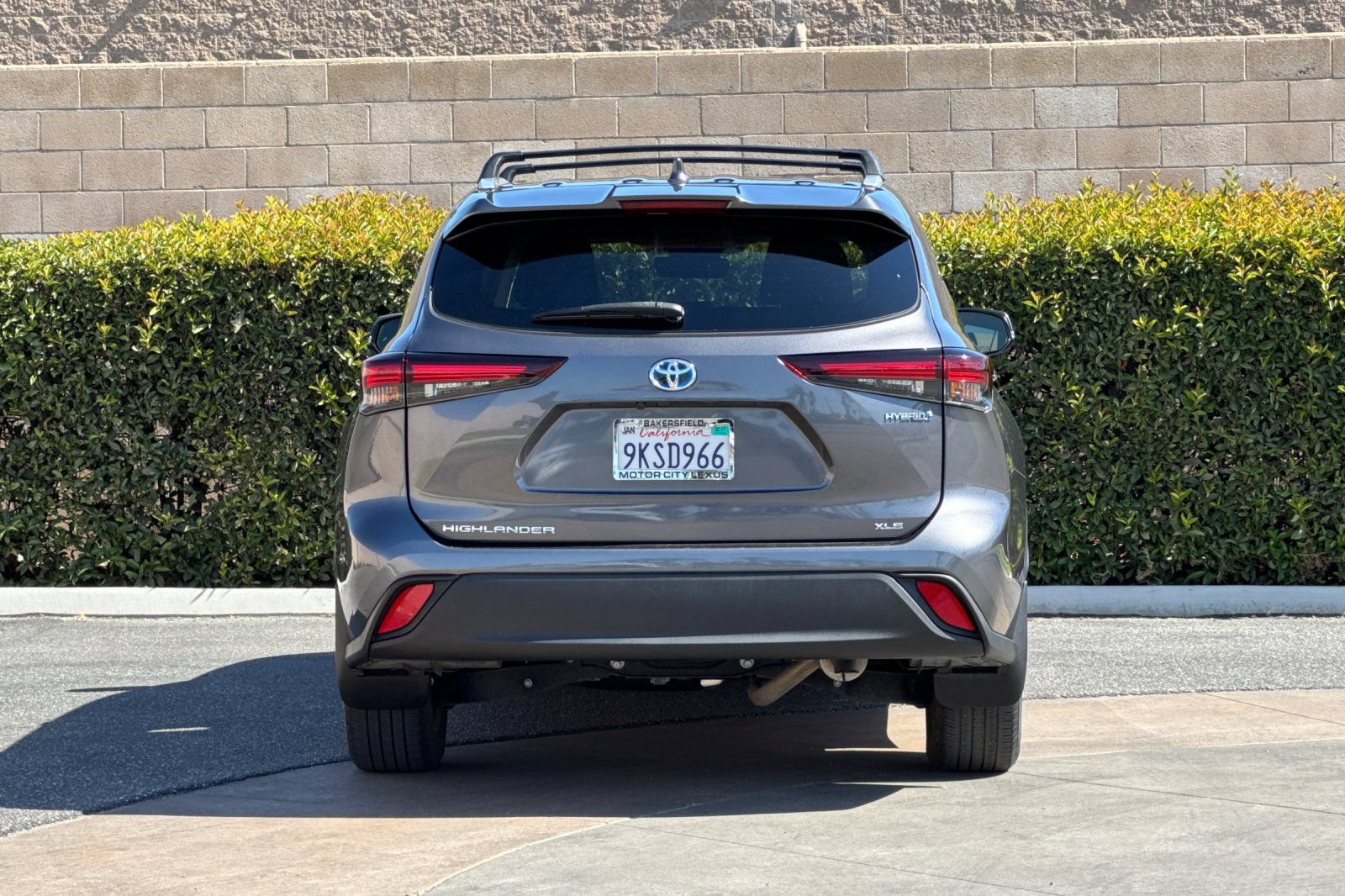 Used 2024 Toyota Highlander XLE AWD/4WD image 5
