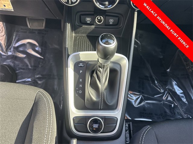 Used 2023 Hyundai Venue SEL image 23