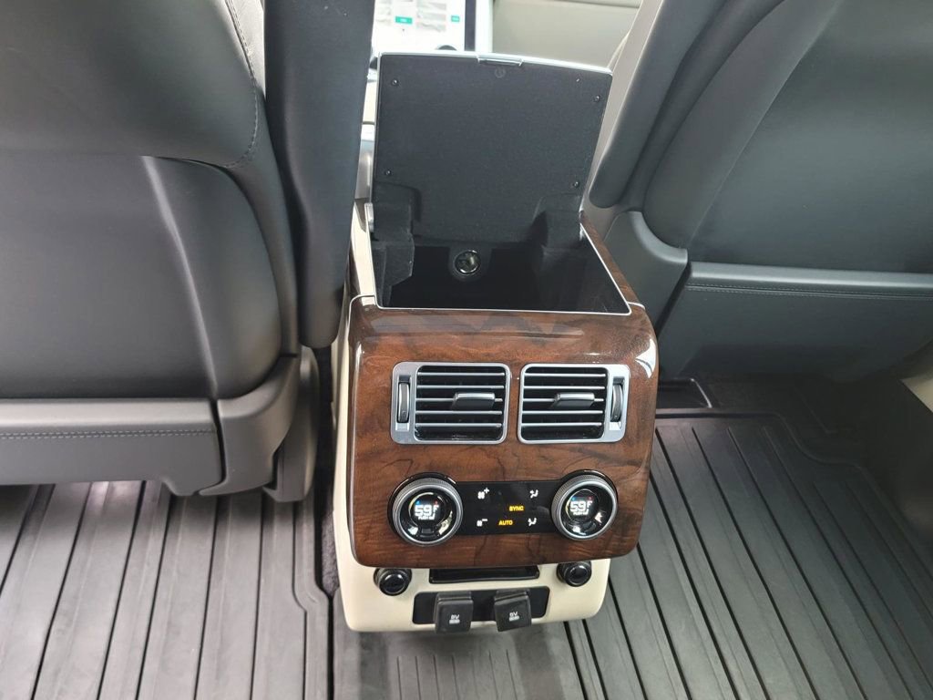 Used 2020 Land Rover Range Rover Long Wheelbase HSE image 11