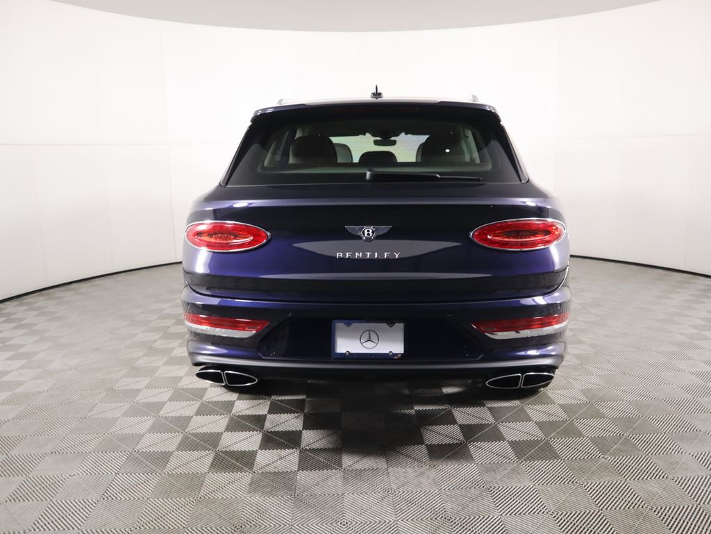 Used 2025 Bentley Bentayga image 6
