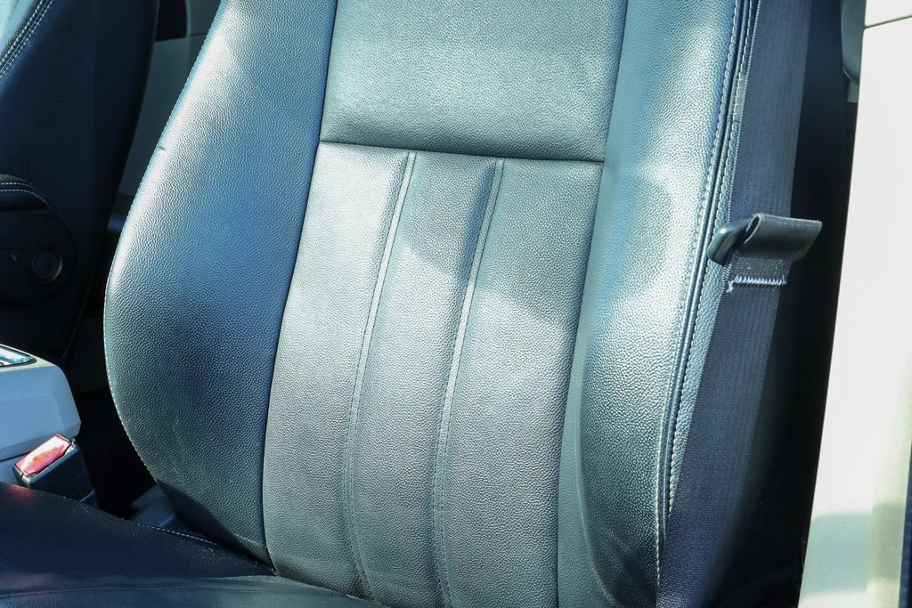 Used 2014 Chrysler Town & Country Touring FWD image 28