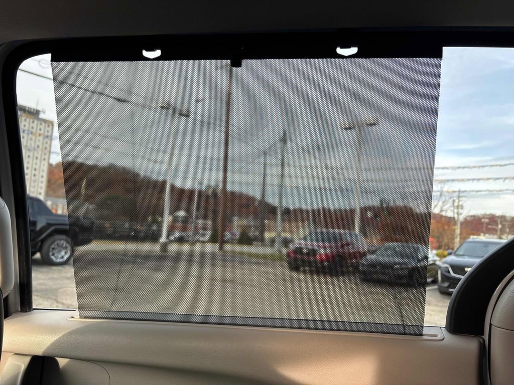 Used 2024 Chrysler Pacifica Touring-L image 54