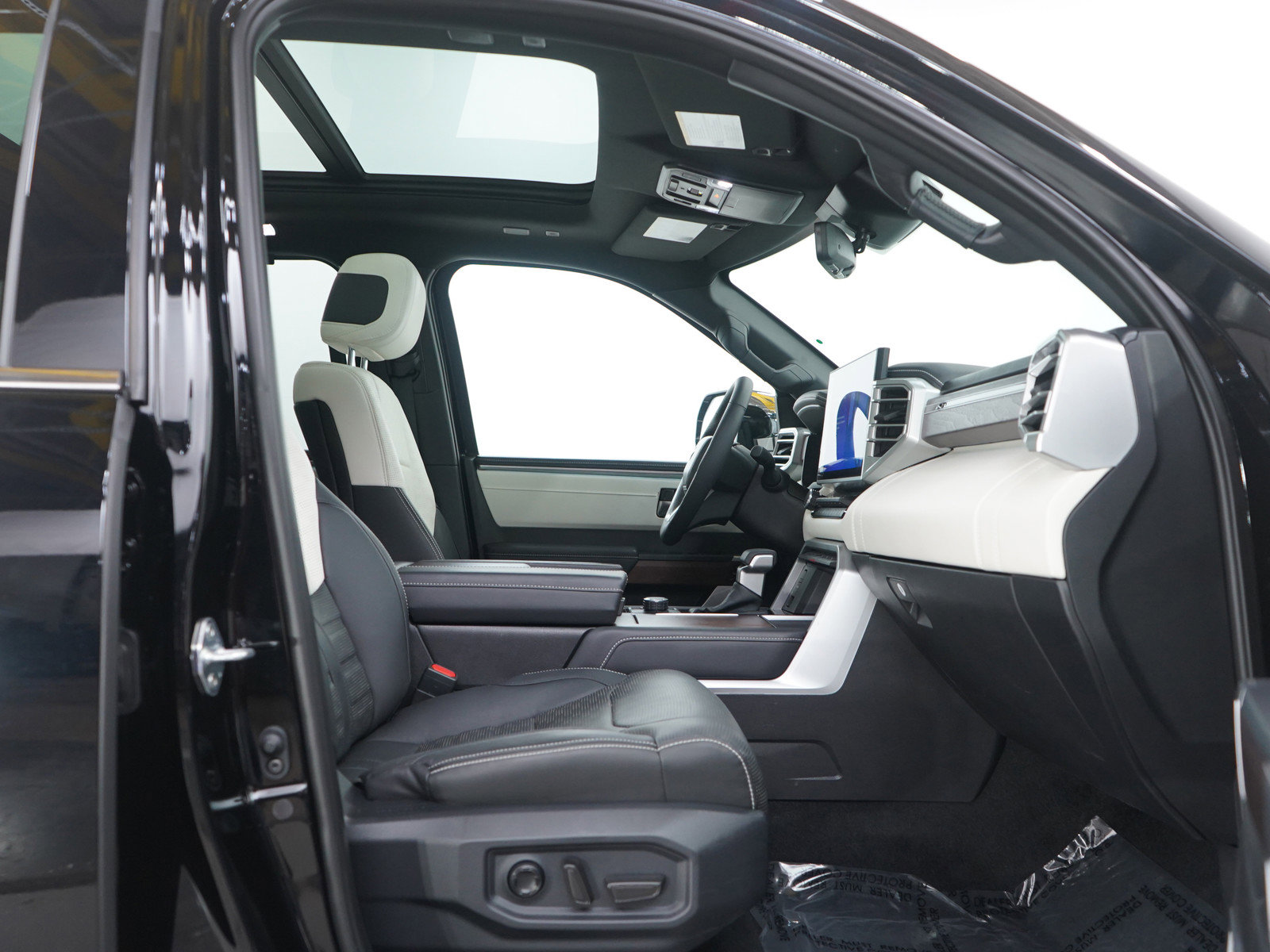 Used 2025 Toyota Sequoia Capstone image 13