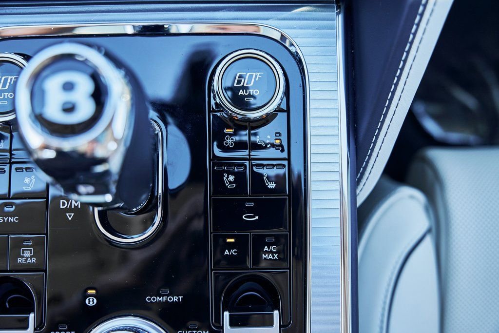 Used 2024 Bentley Flying Spur V8 image 66