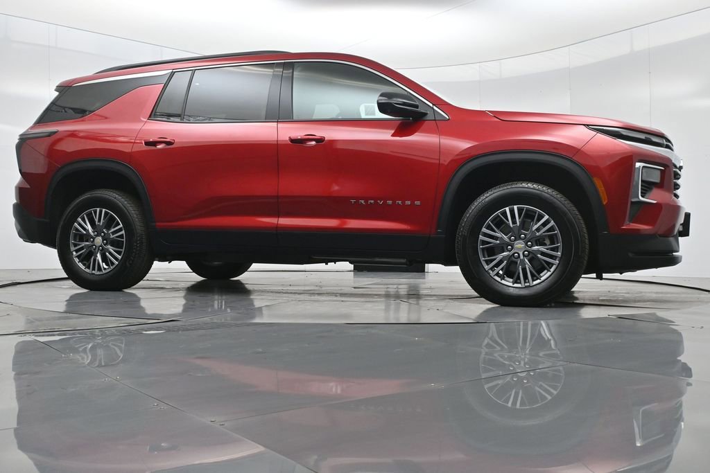 Used 2025 Chevrolet Traverse LT w/ Driver Confidence Package image 49