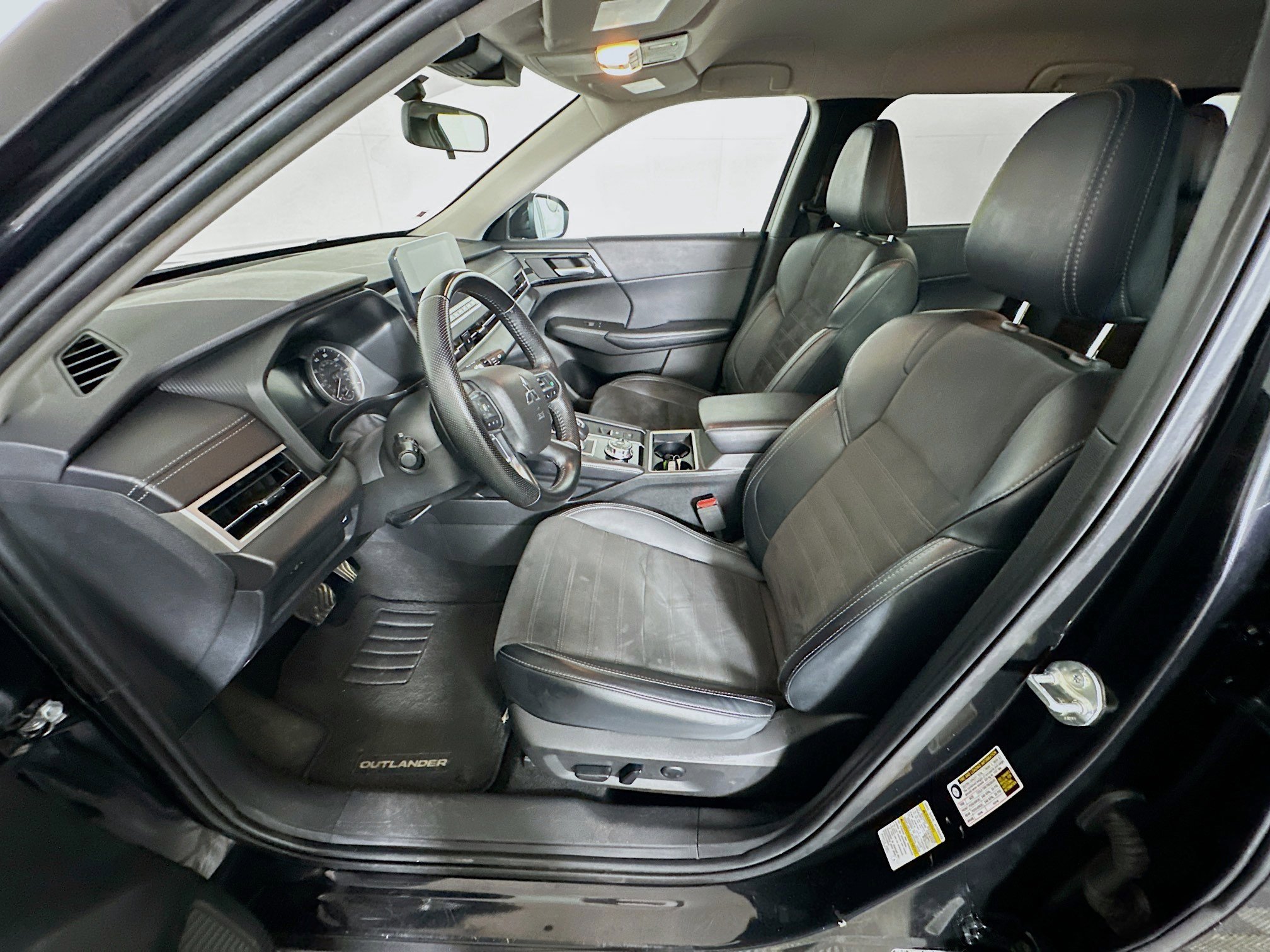 Used 2024 Mitsubishi Outlander SE FWD image 13