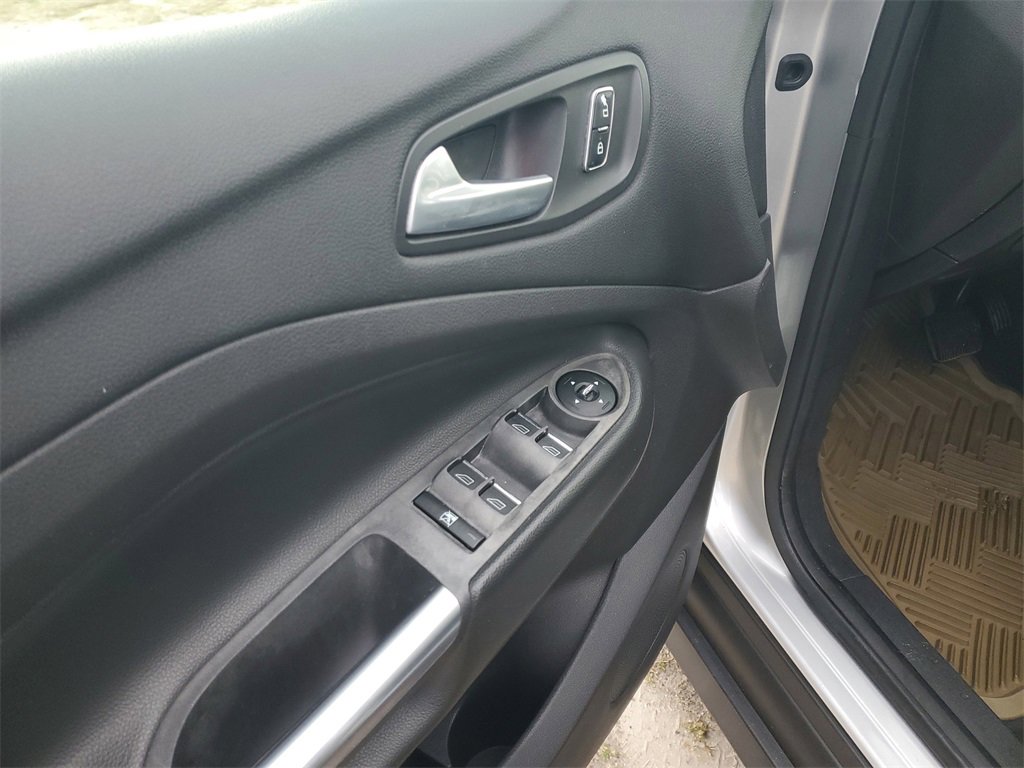 Used 2013 Ford C-MAX SEL image 12