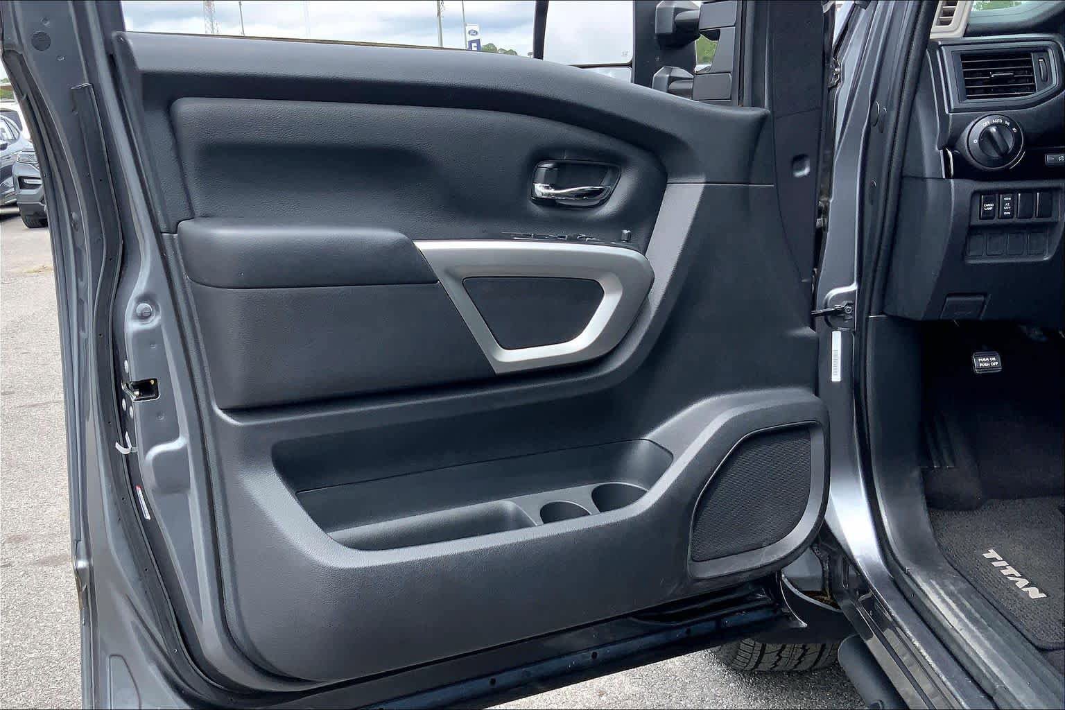Used 2023 Nissan Titan SV w/ SV Convenience Package AWD/4WD image 21