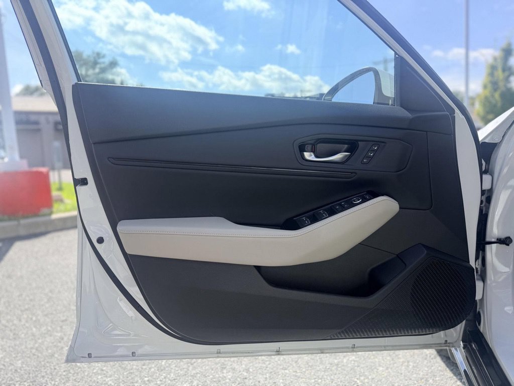 Used 2025 Honda Accord Touring image 12