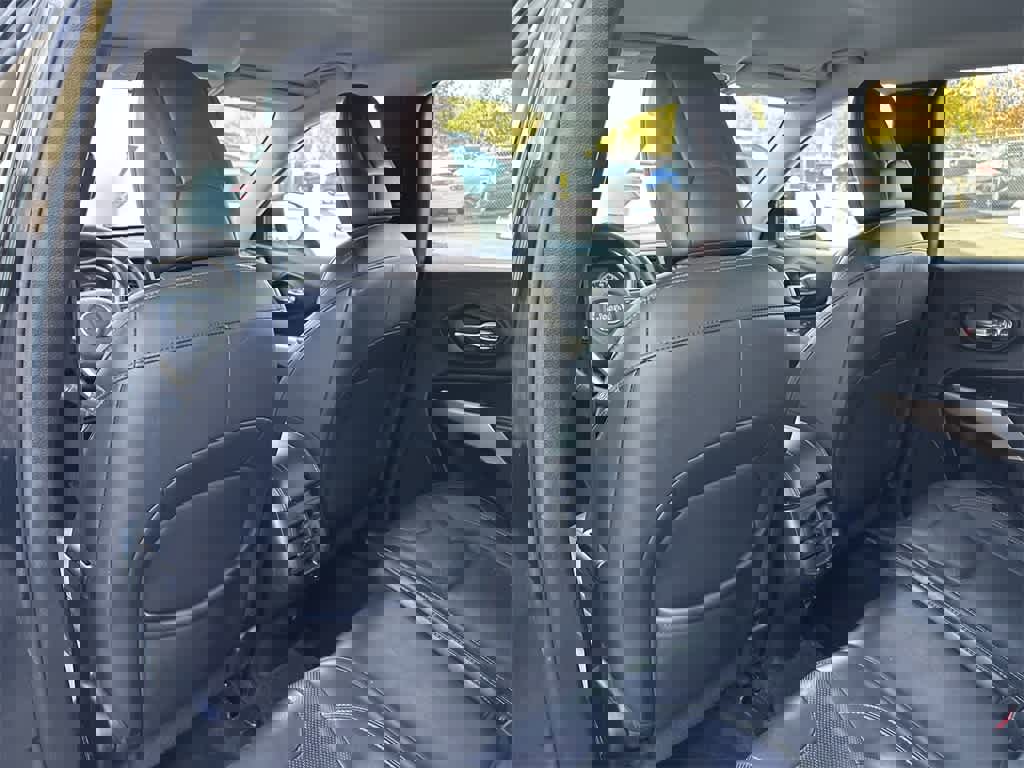 Used 2018 Jeep Cherokee Limited w/ Technology Group image 13