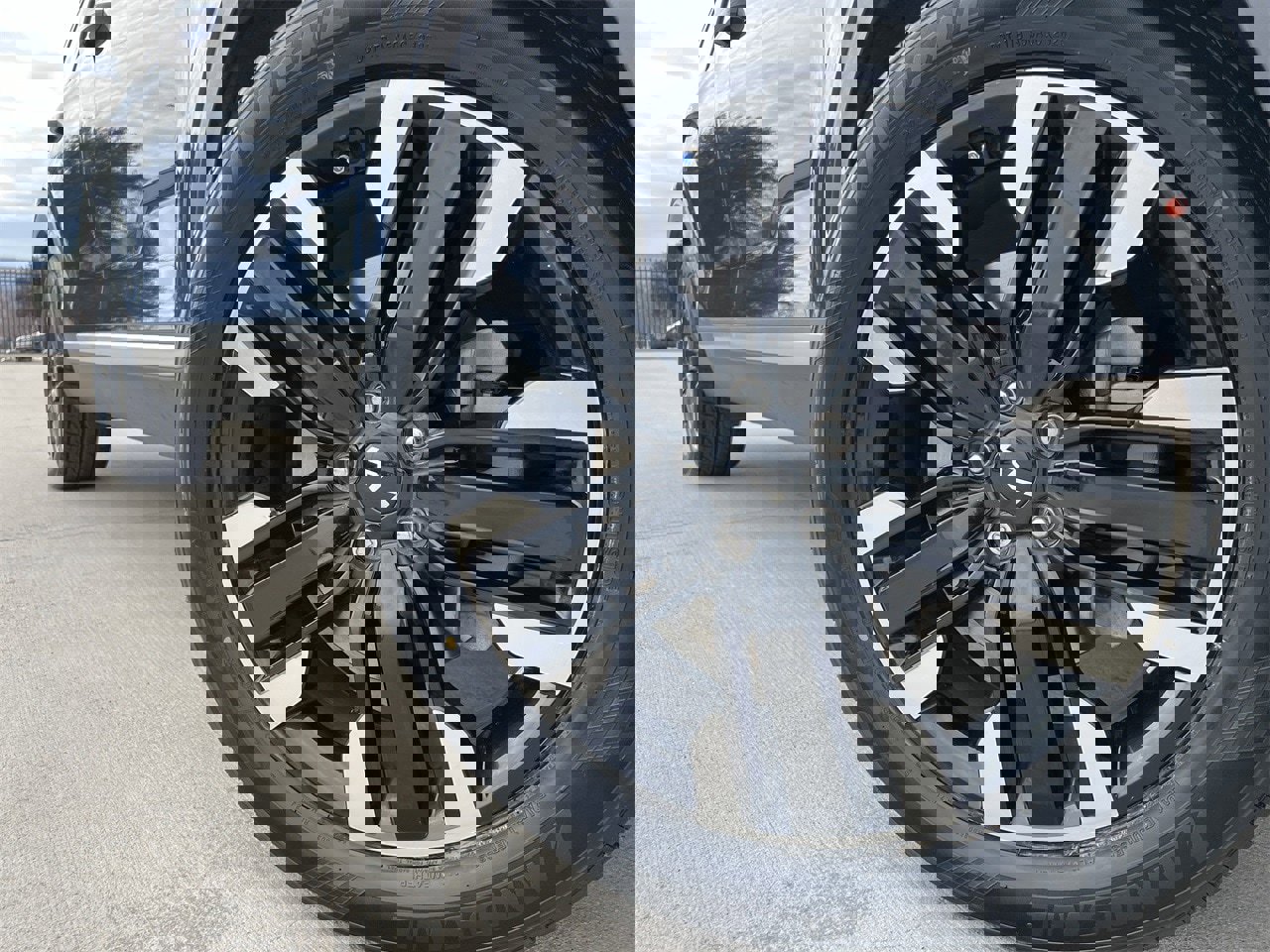 Used 2024 Kia Telluride SX w/ Towing Package image 7