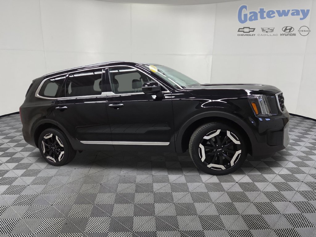 Used 2024 Kia Telluride S w/ S Sunroof Package