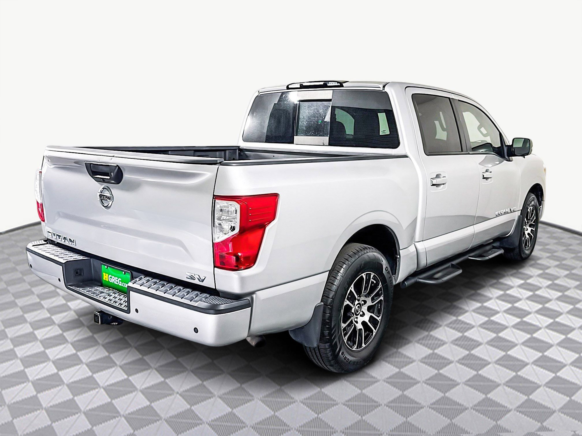 Used 2020 Nissan Titan SV image 10