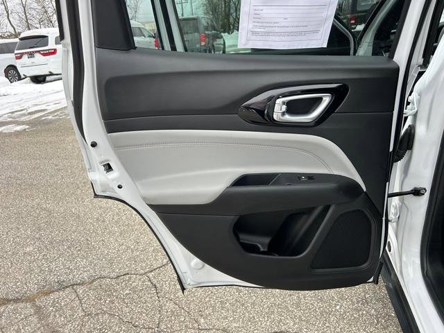 Used 2025 Jeep Compass Limited image 13