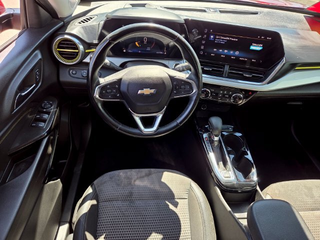 Used 2025 Chevrolet Trax LT w/ LT Convenience Package FWD image 12