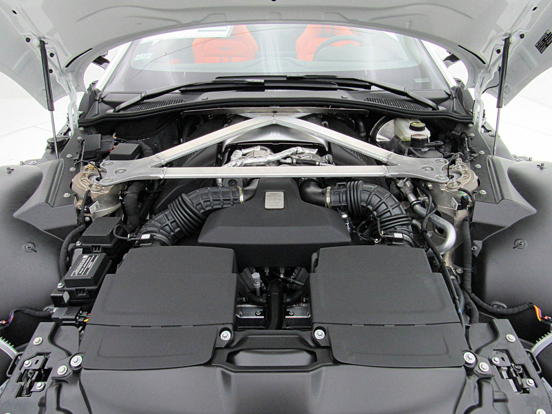 Used 2023 Aston Martin V8 Vantage Roadster RWD image 26