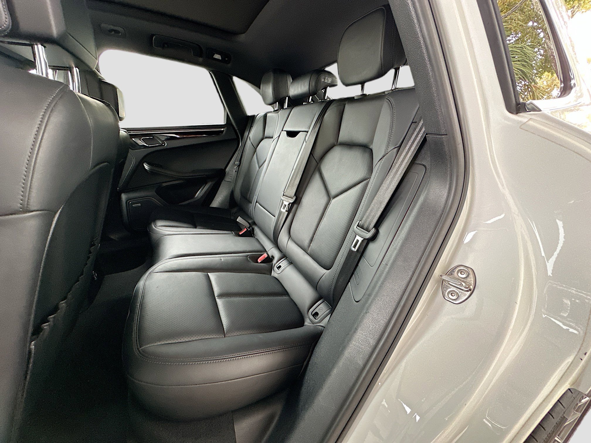 Used 2020 Porsche Macan S image 26