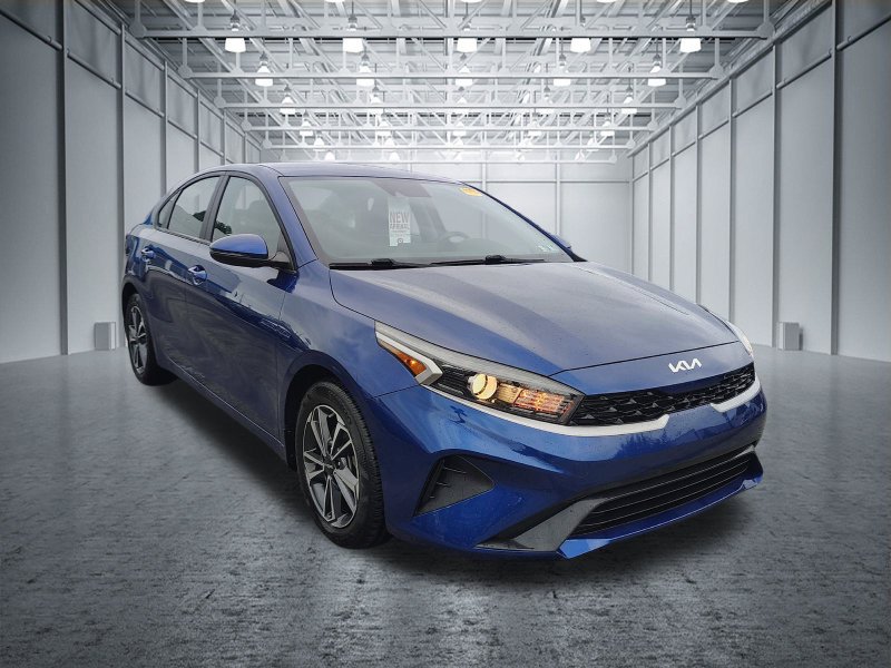 Used 2024 Kia Forte LXS w/ LXS Technology Package FWD image 3