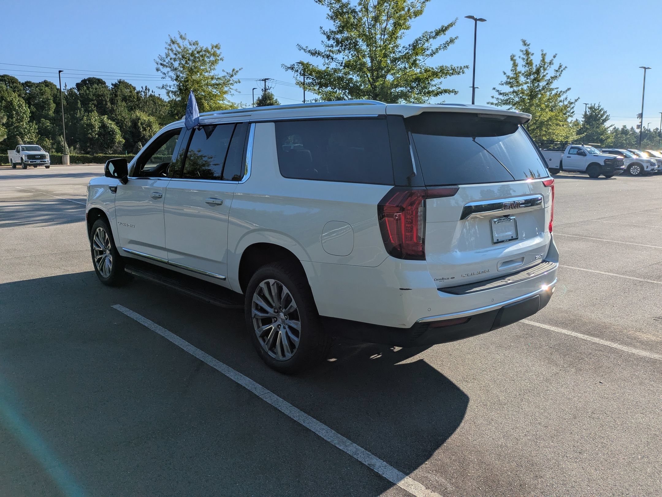 Used 2022 GMC Yukon XL SLT w/ SLT Luxury Package AWD/4WD image 6