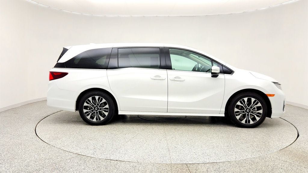 Used 2026 Honda Odyssey Elite image 4