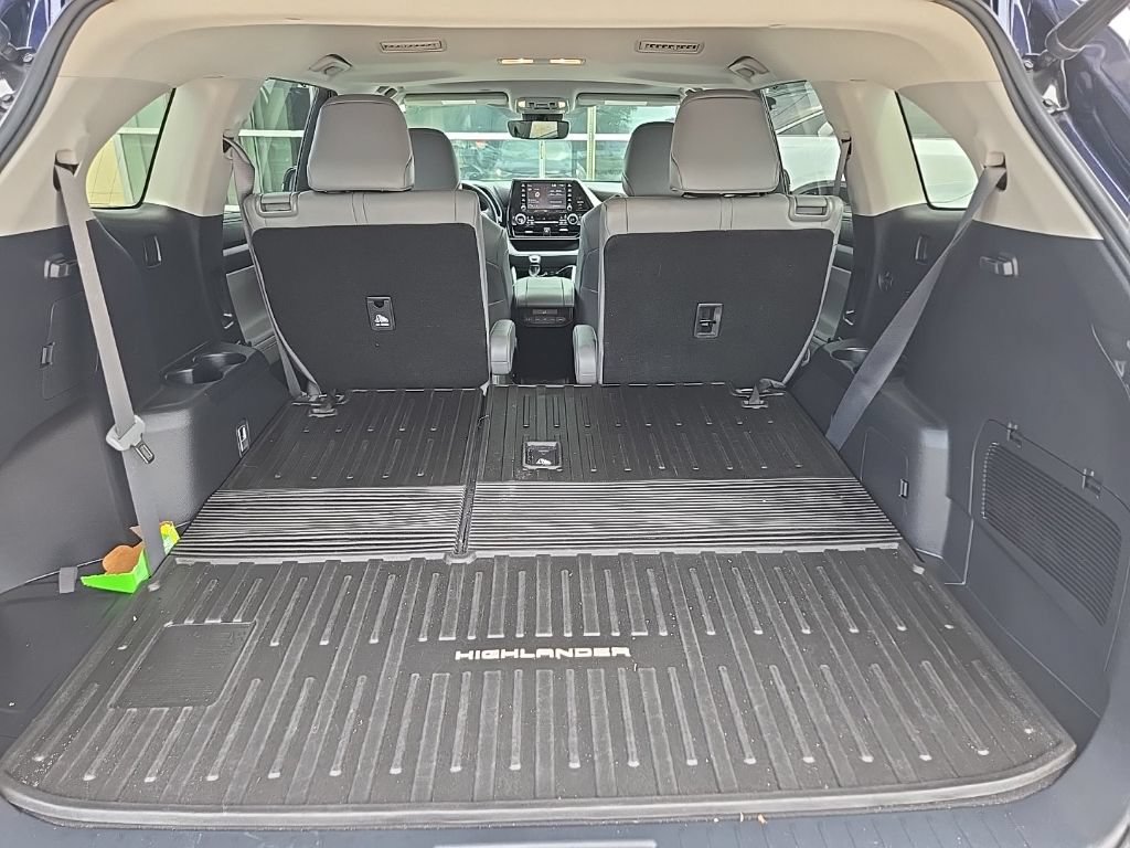 Used 2022 Toyota Highlander XLE FWD image 7