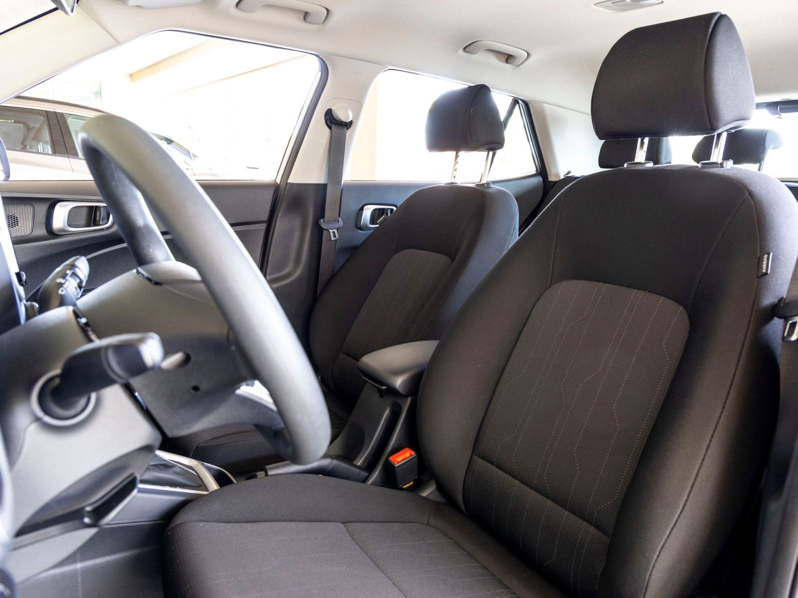 Used 2025 Hyundai Venue SE image 15