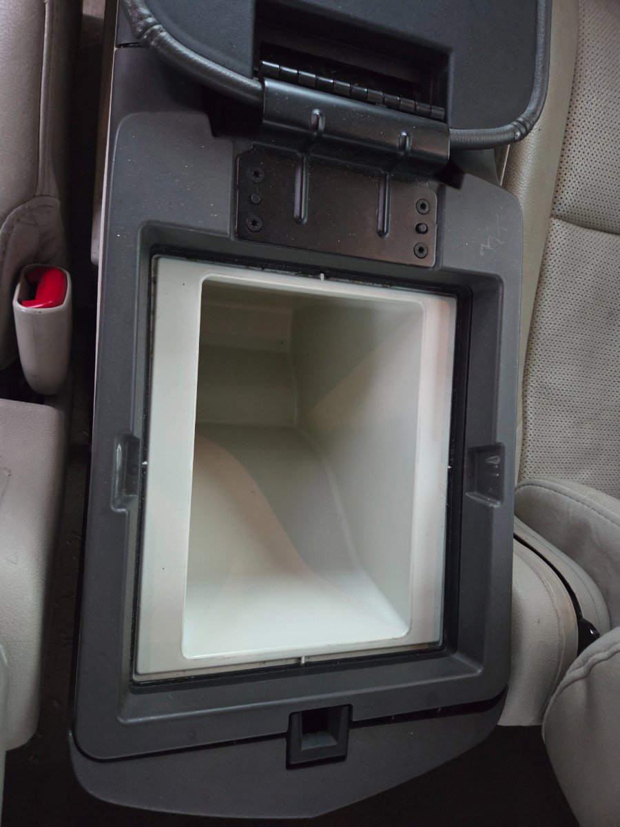 Used 2012 Lincoln MKT AWD image 13