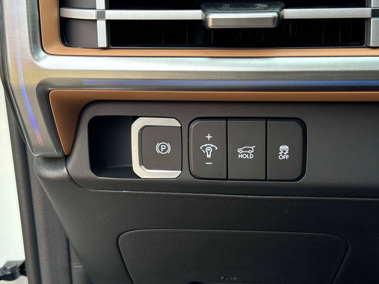 Certified 2025 Hyundai Santa Fe Limited image 29