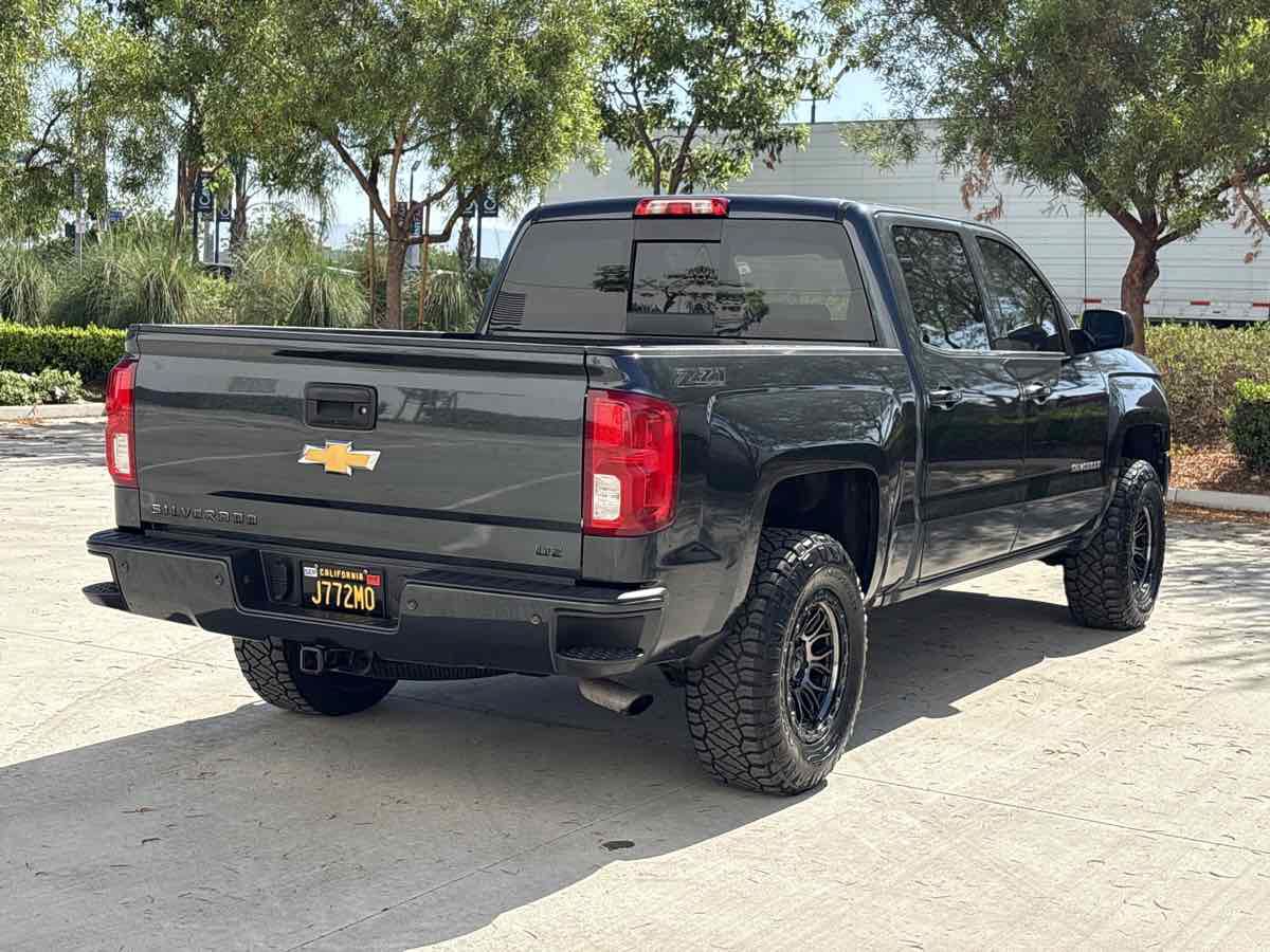 Used 2017 Chevrolet Silverado 1500 LTZ Z71 w/ LTZ Plus Package AWD/4WD image 3
