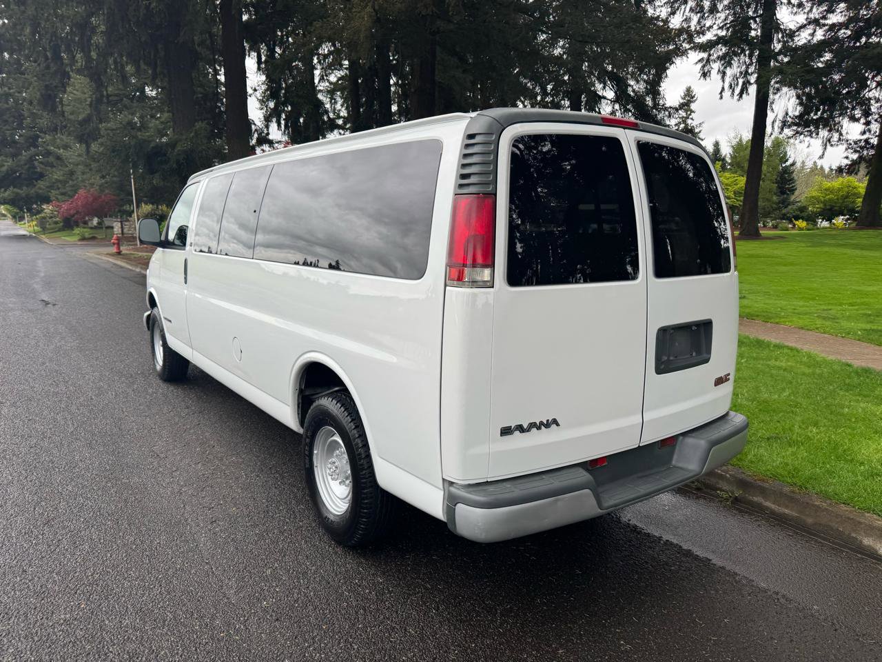 Used 2000 GMC Savana 3500 Extended Passenger image 3