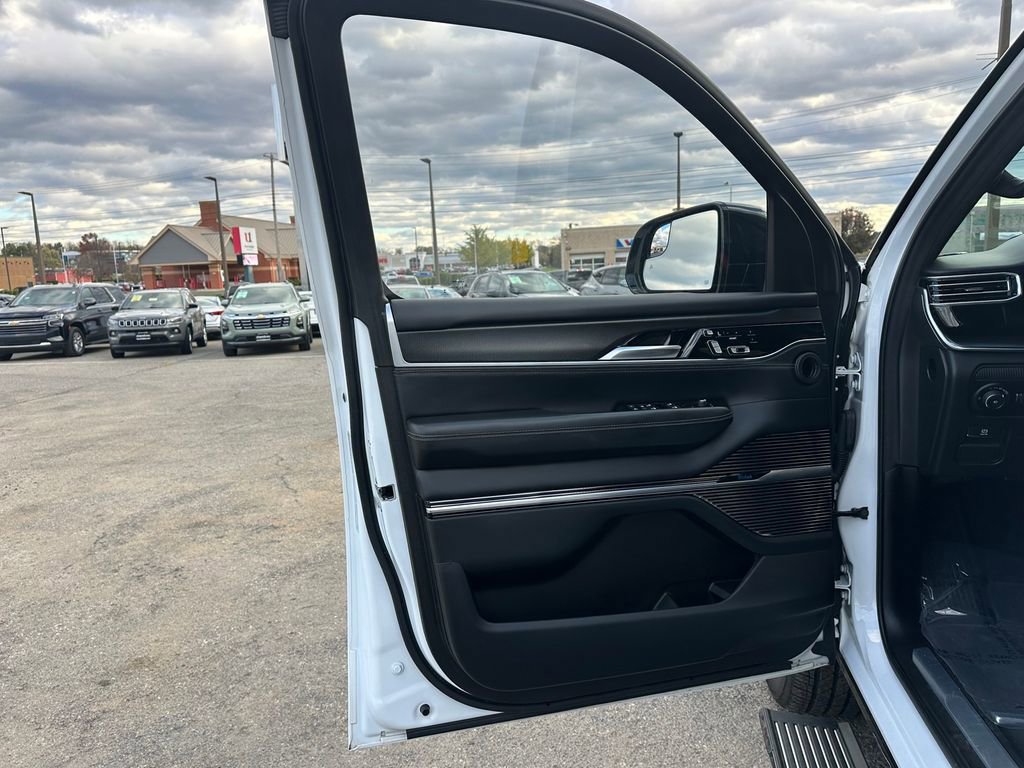 Used 2024 Jeep Grand Wagoneer Series II w/ Quick Order Packagew 28T image 19