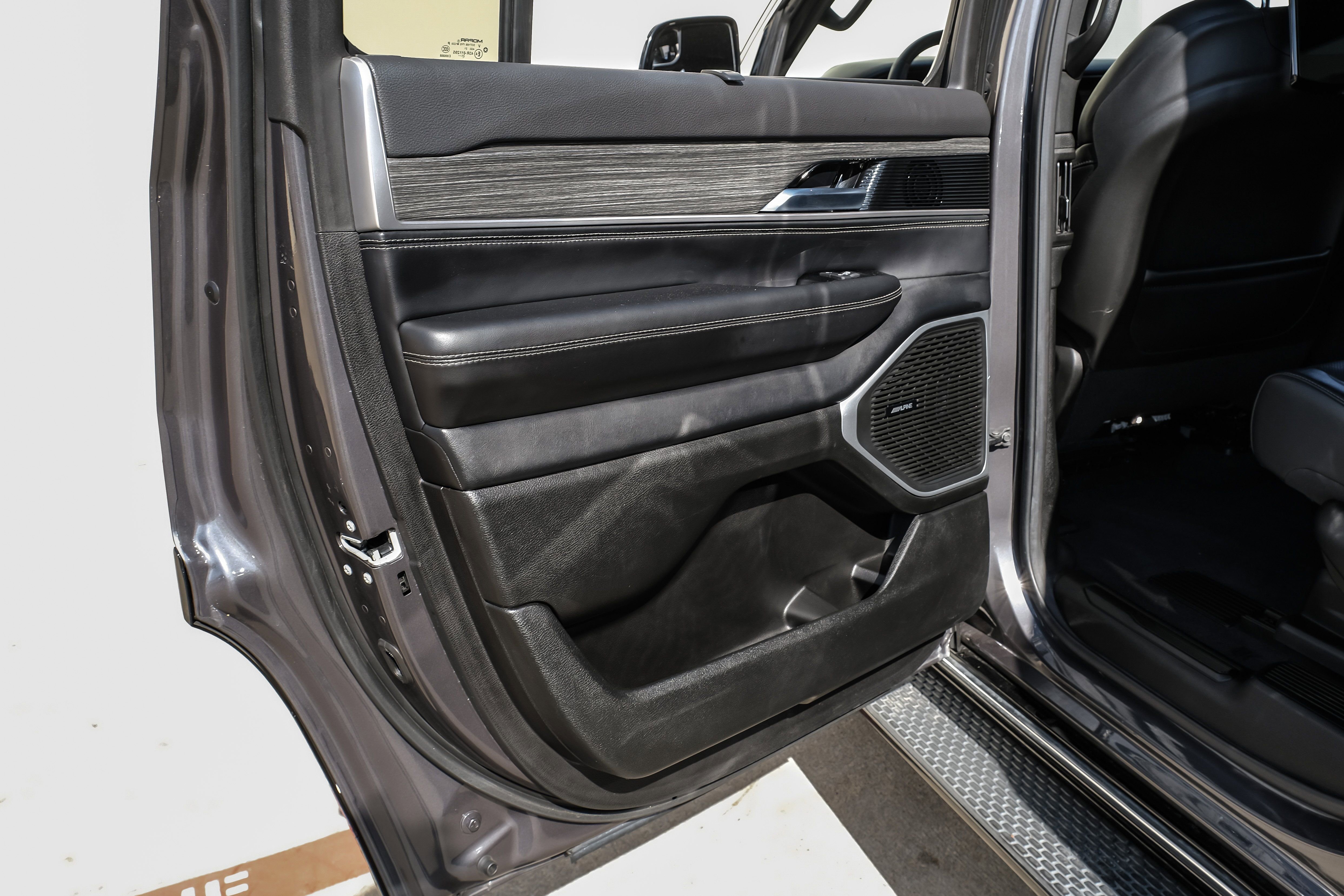 Used 2022 Jeep Wagoneer Series III w/ Convenience Group I image 47