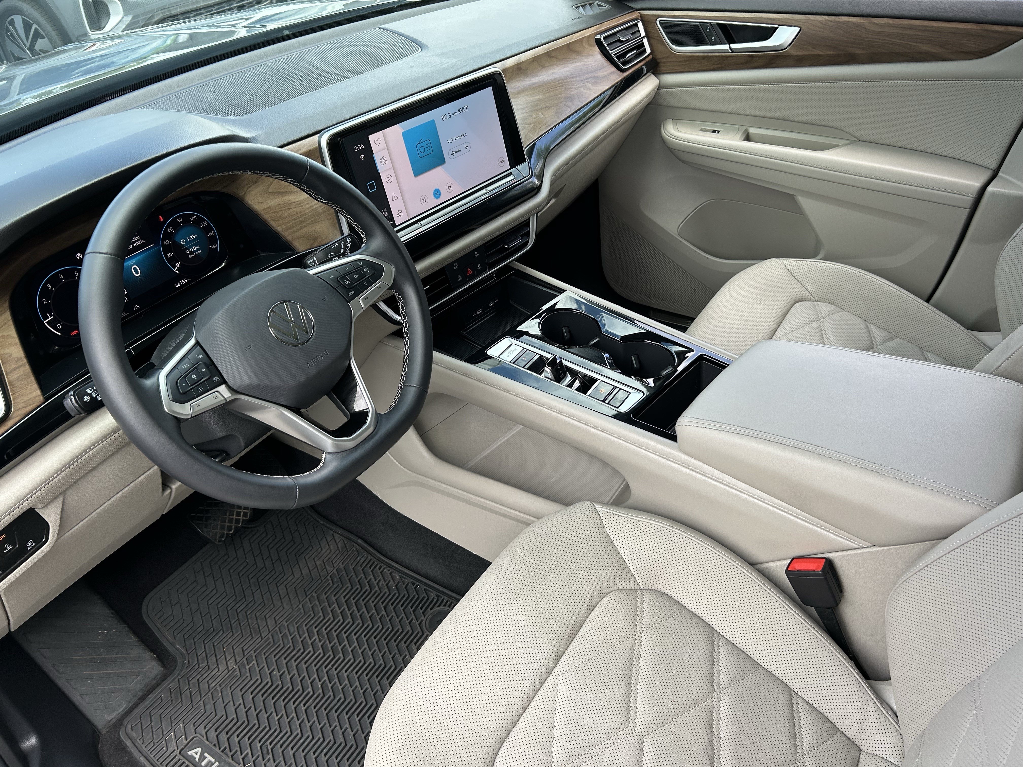 Used 2024 Volkswagen Atlas SE w/ Panoramic Sunroof Package AWD/4WD image 16