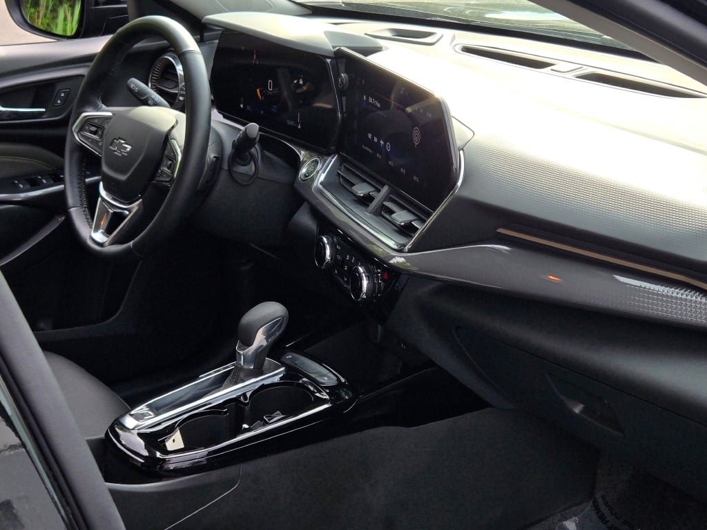 Certified 2025 Chevrolet Trax ACTIV w/ Driver Confidence Package FWD image 8