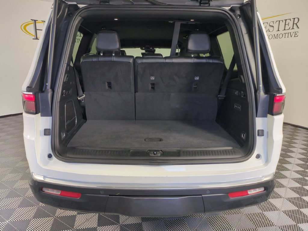 Used 2022 Jeep Wagoneer Series III AWD/4WD image 32