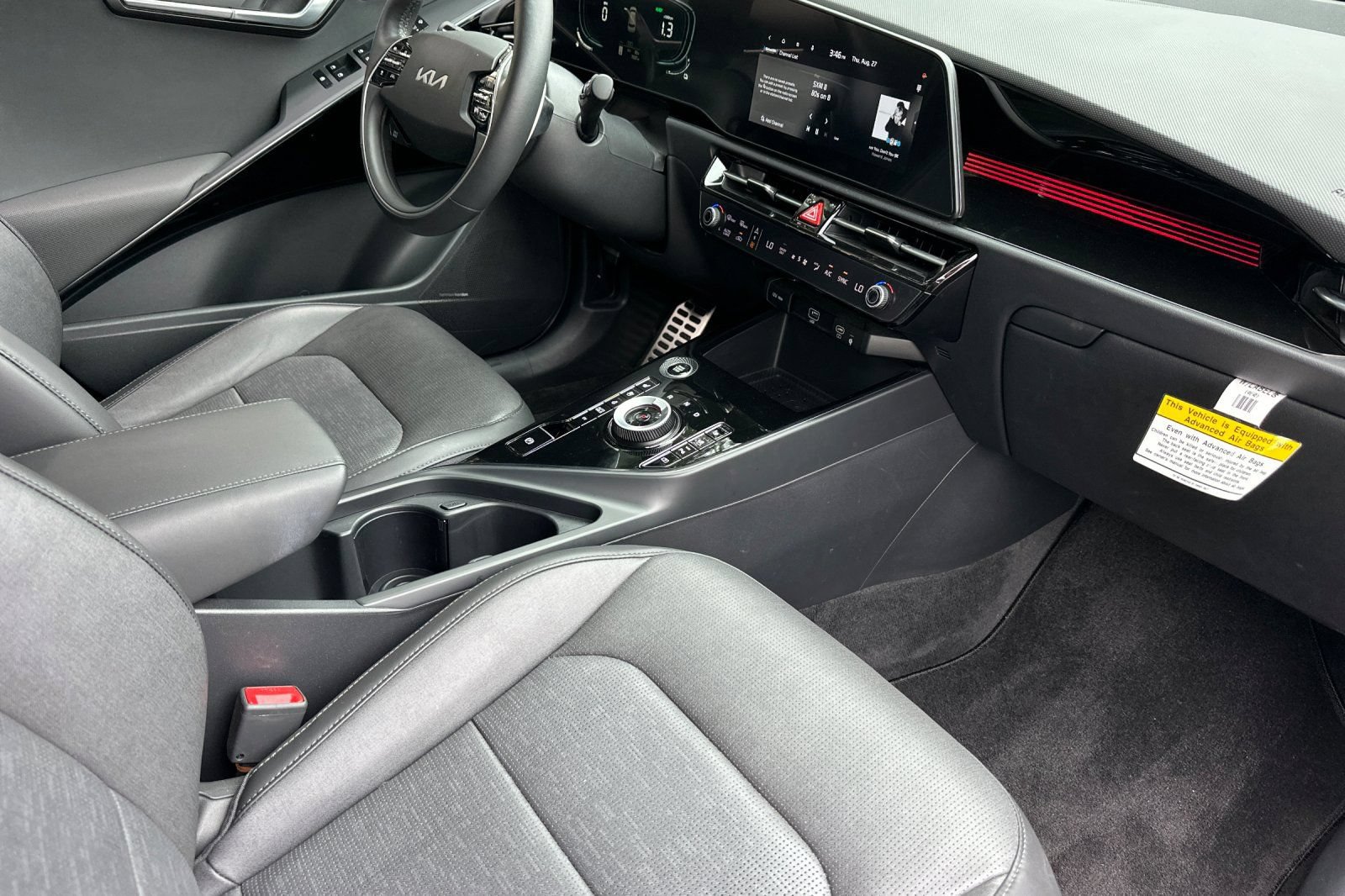 Certified 2024 Kia Niro SX Touring FWD image 13