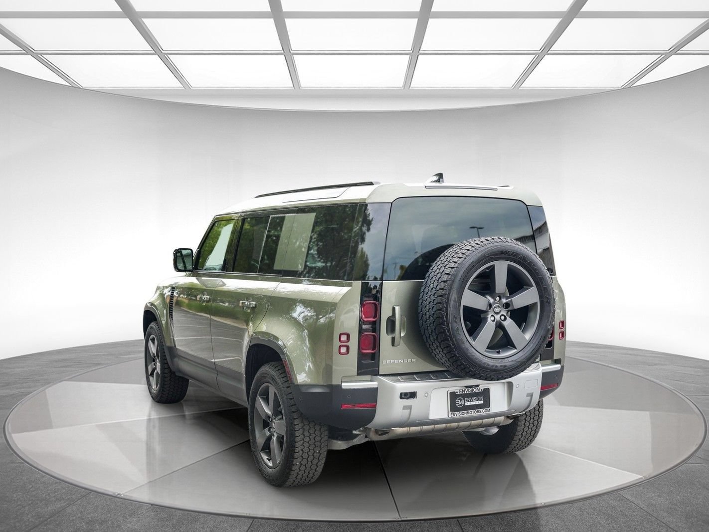 Used 2025 Land Rover Defender 110 S AWD/4WD image 2