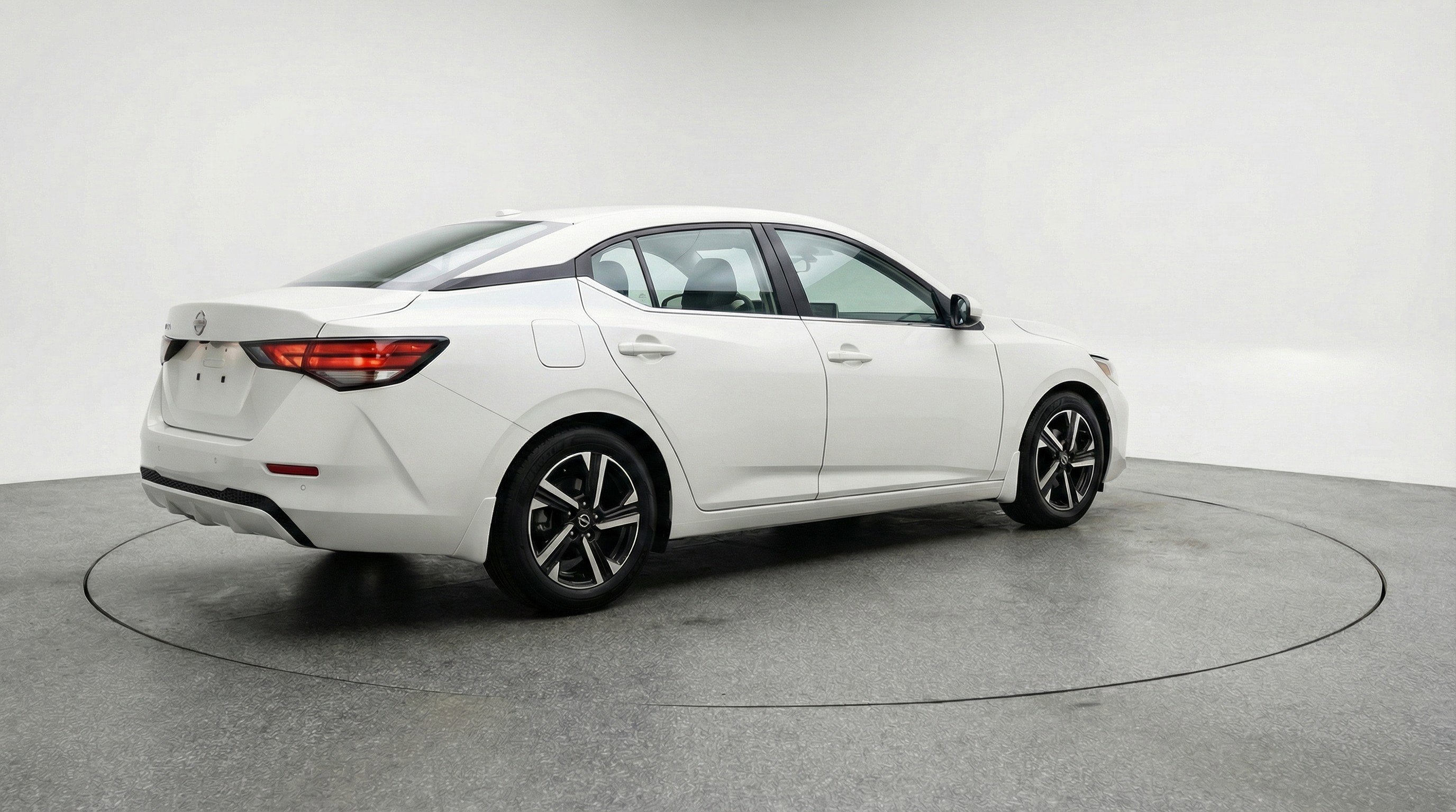 Used 2025 Nissan Sentra SV FWD image 9