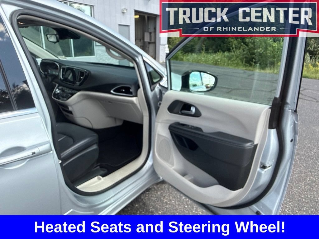 Used 2024 Chrysler Pacifica Touring-L FWD image 21